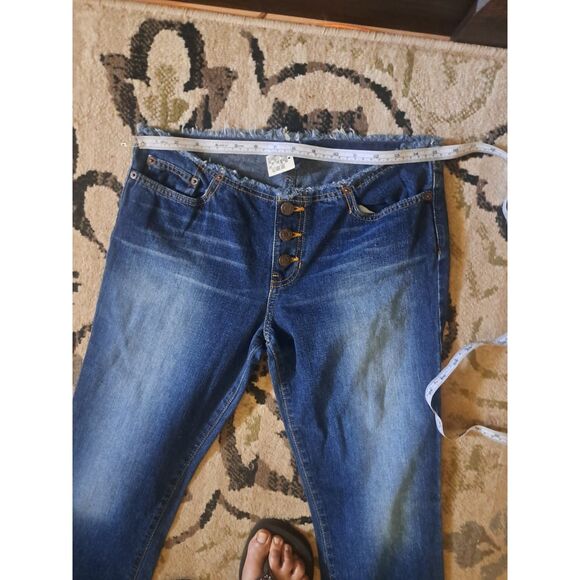 NWT- Darling Low Waste Flair Legs Abercrombie & Fitch SZ 4 Fray waist Distressed - Picture 6 of 9